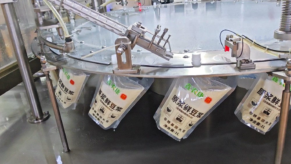 龙应全豆豆奶生产线